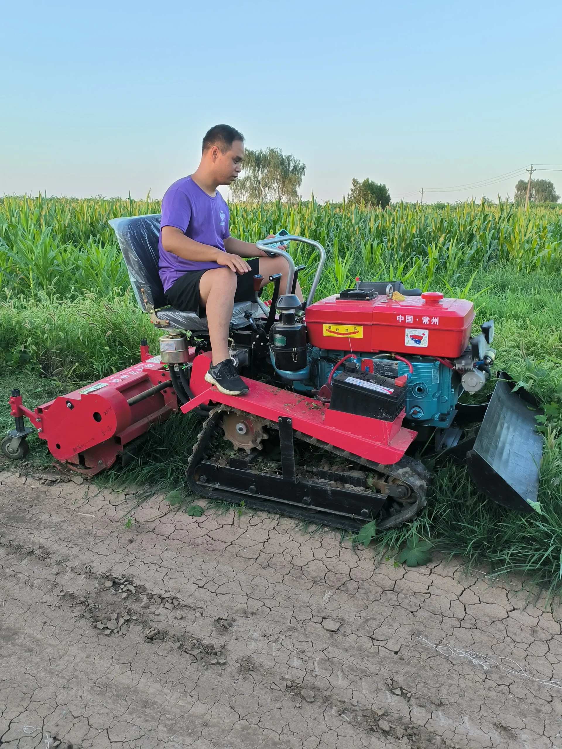 Hot Selling Agricultural Diesel Small Tracked Rotary Tiller Tractor with CE Certification, 50 Horsepower - Image 4
